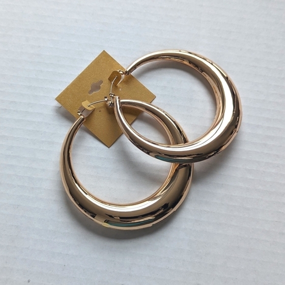 90's Y2K Reflective Large Graduated Hoop Earrings in High Shine Gold - Picture 2 of 5